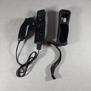 Wii Nunchuck + Remote w/ MotionPlus – Black – Silicone Cover – Generic Brand